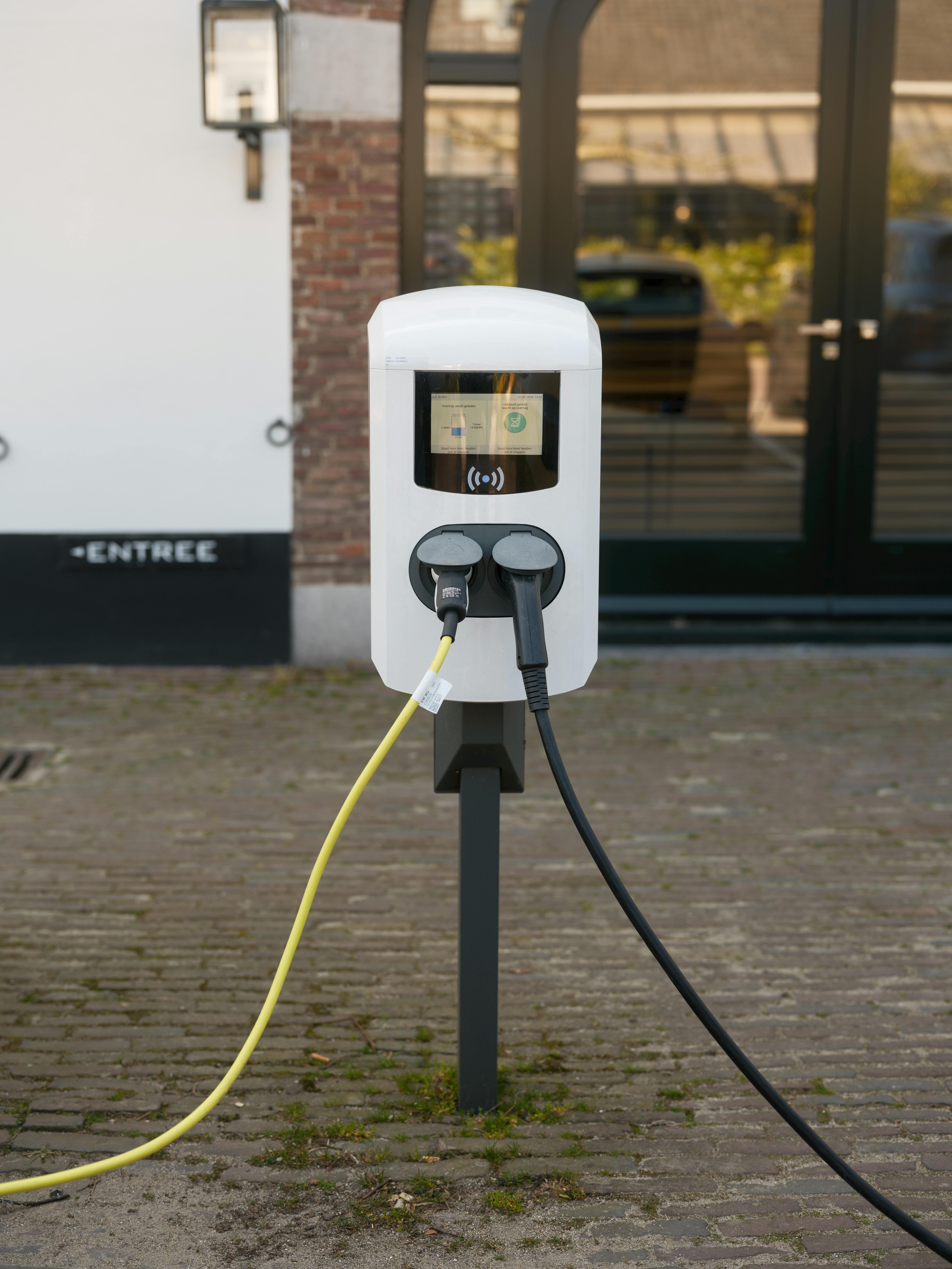 Professionele laadpaal installatie Amsterdam - SB Elektra vakkundige montage